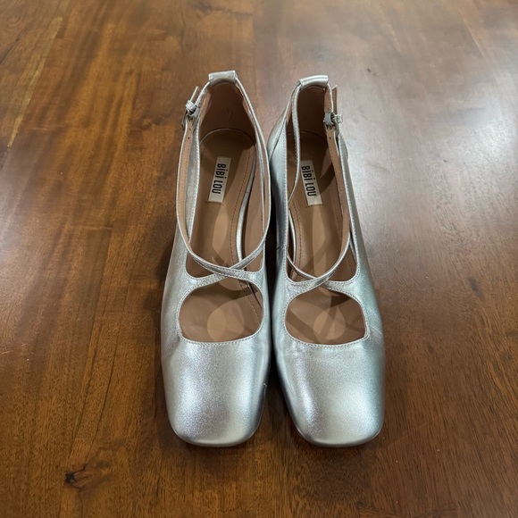 Anthropologie Bibi Lou Cardiff Twist-Strap Leather Mary Jane Heels Silver Sz 40 - Picture 3 of 12